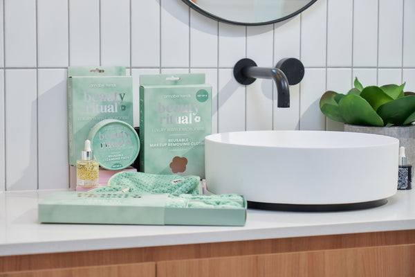 MAKEUP REMOVING CLOTHS