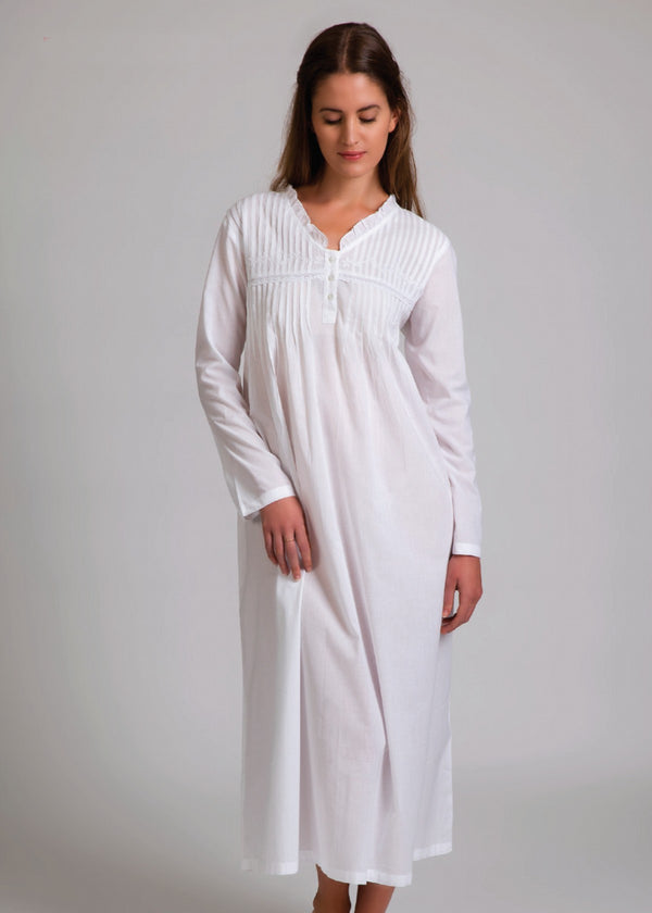 NIGHTIE - LONG SLEEVES - PINTUCKS - 4 BUTTONS