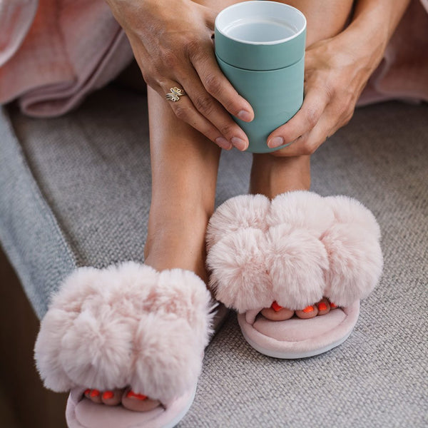 WOMEN'S SLIPPERS & SOCKS