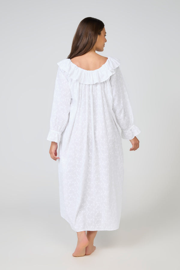 NIGHTIE - RUFFLED NECKLINE - WITH LONG SLEEVES IN WHITE - SOPHIE
