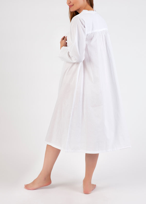 NIGHTIE - LONG SLEEVES - EMBROIDERY ALONG NECKLINE